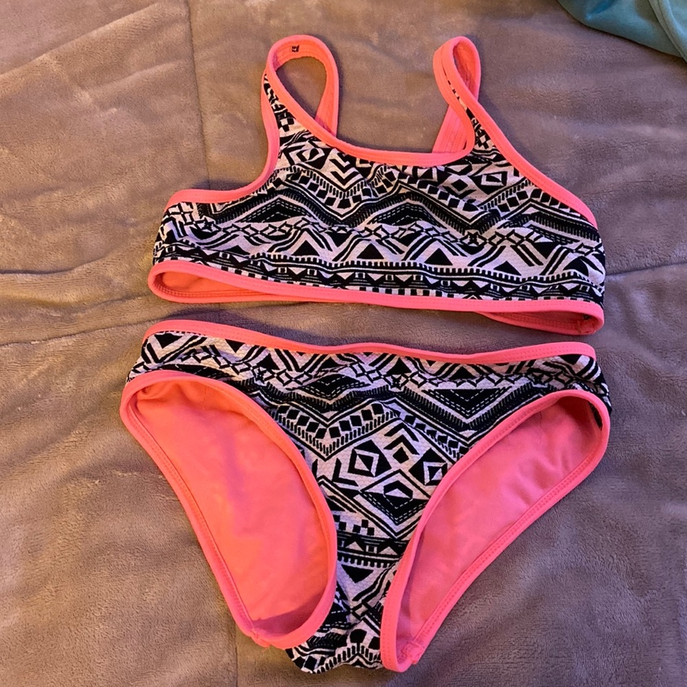 Bathing suit set, nothing wrong just doesn’t fit!!